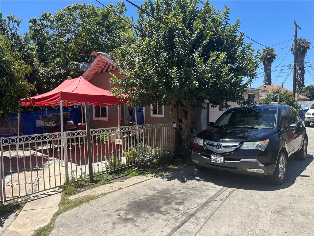 927 W 48th Street Property Photo 5