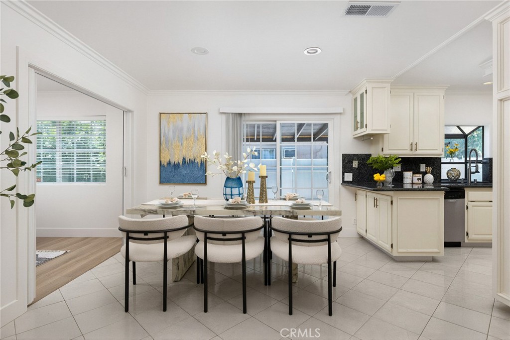 10557 Olive Street Property Photo 4