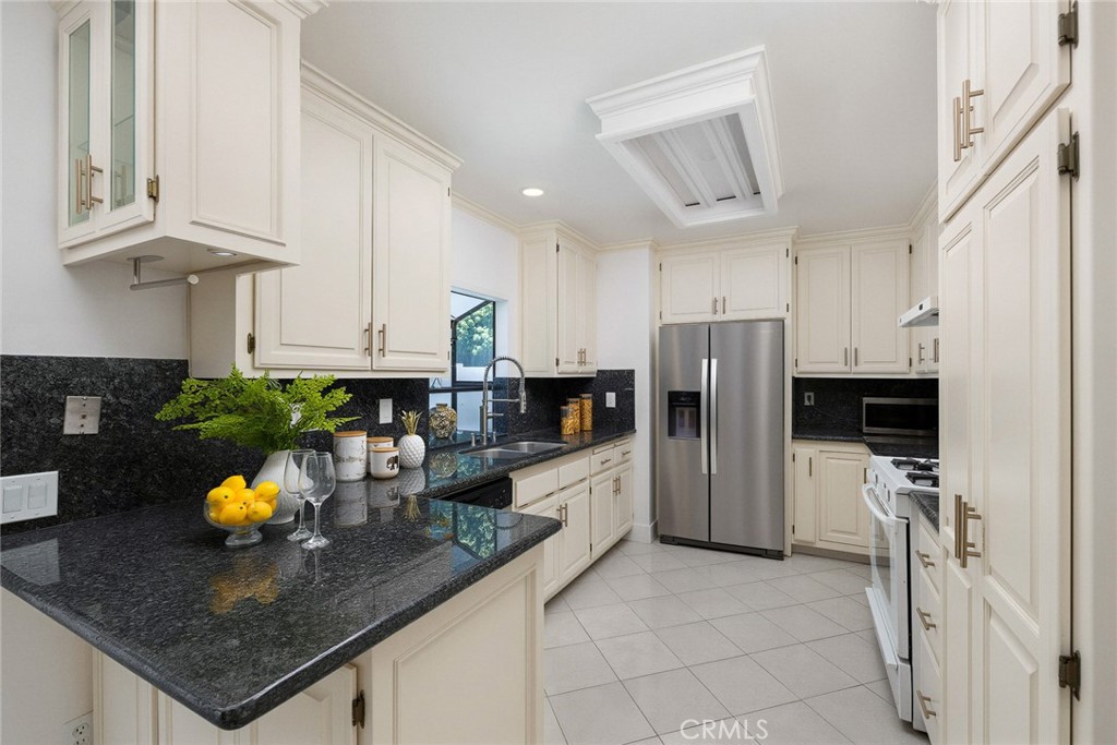 10557 Olive Street Property Photo 12