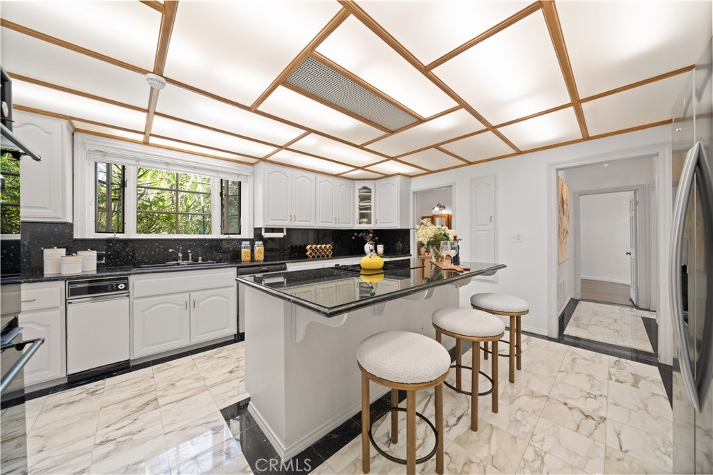 2915 Woodlawn Avenue Property Photo 18