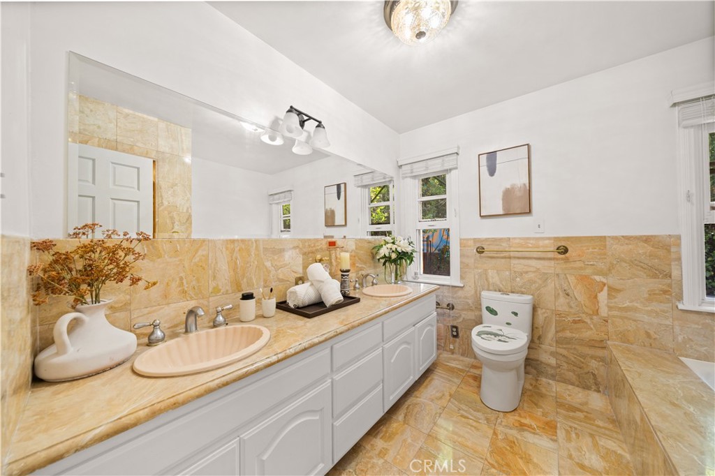 2915 Woodlawn Avenue Property Photo 26
