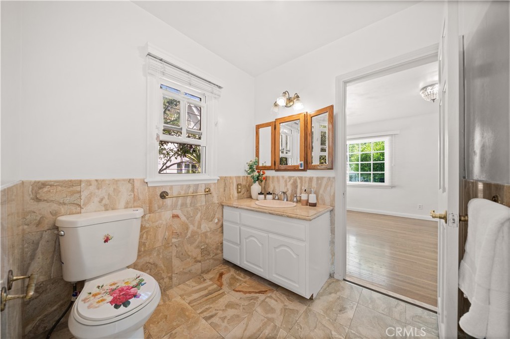 2915 Woodlawn Avenue Property Photo 32