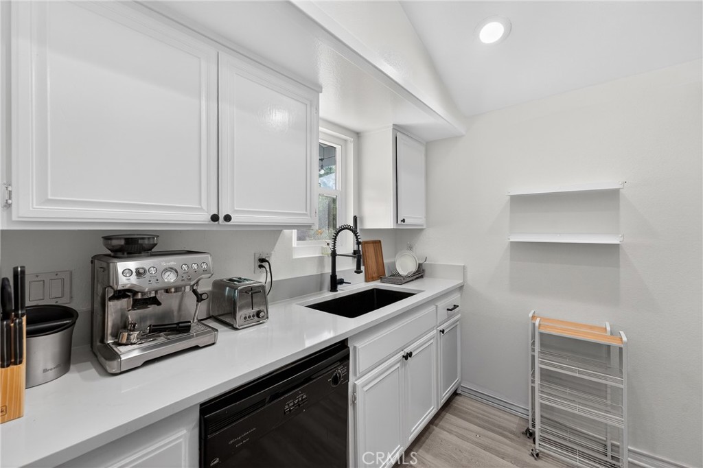 1627 Brea Boulevard Property Photo 10