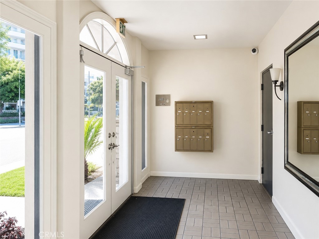 923 E Ocean 5 Property Photo 3