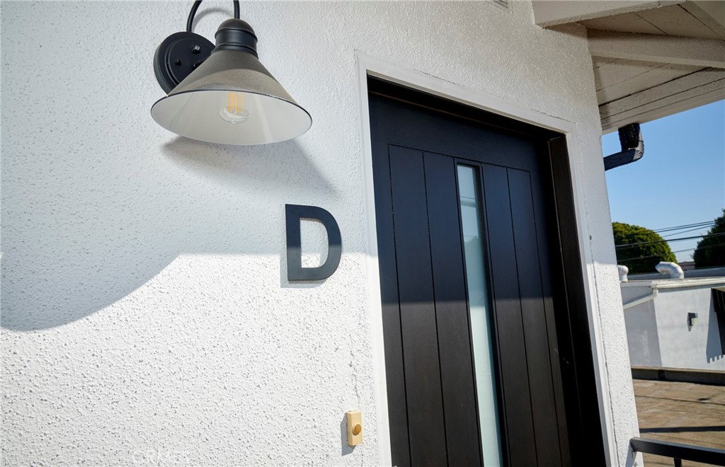 728 Euclid D Property Photo 1