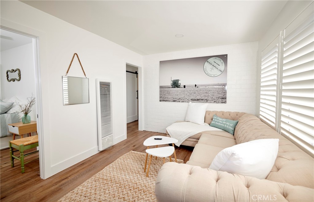 728 Euclid D Property Photo 2