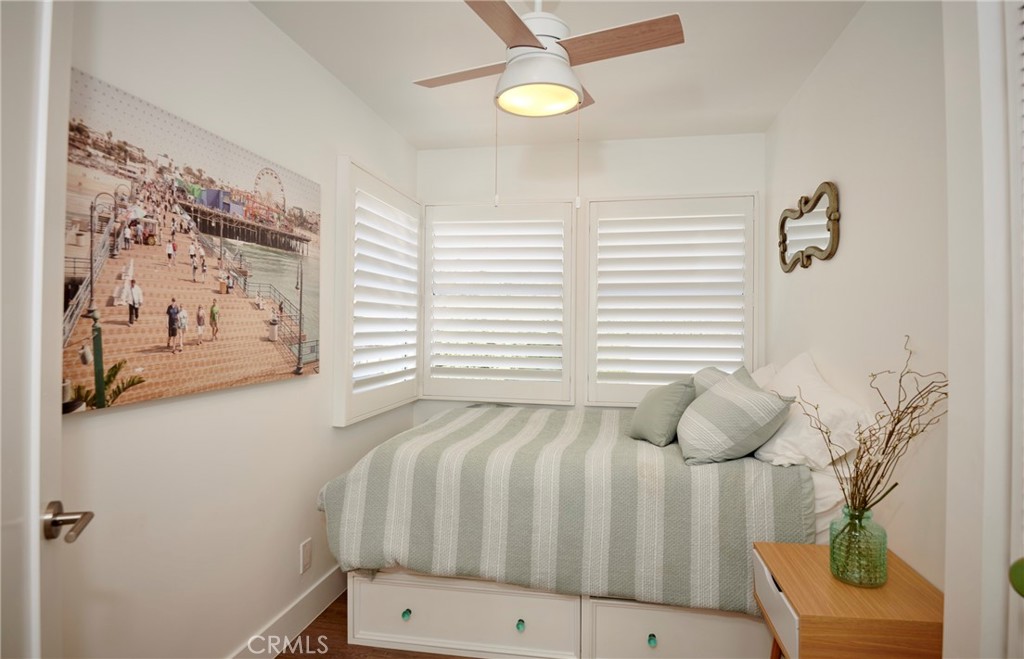728 Euclid D Property Photo 5