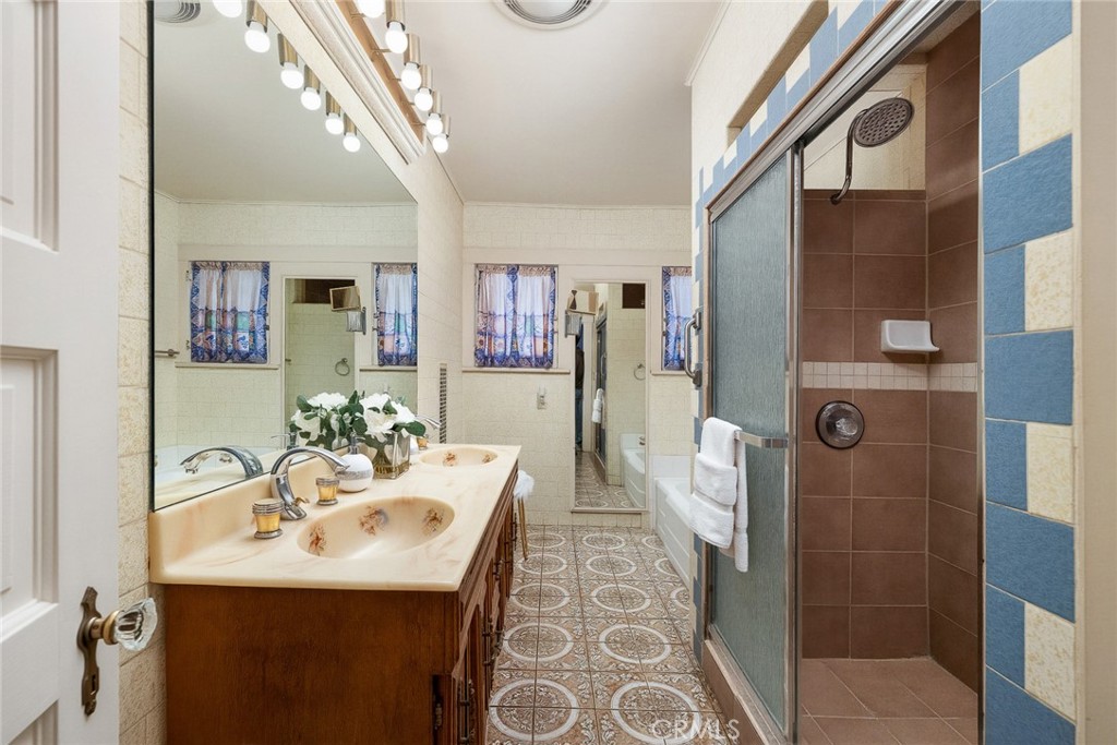 109 S Cordova Street Property Photo 28