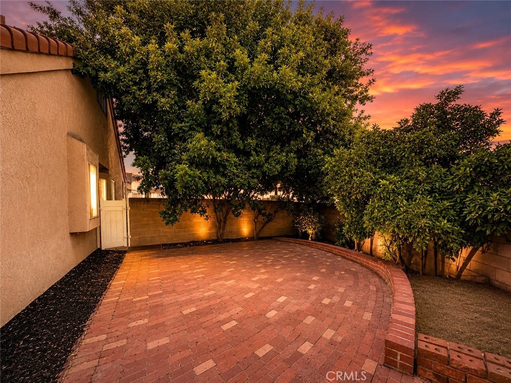2498 Daybreak Property Photo 22