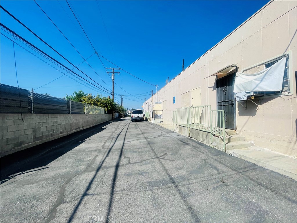 657 669 Glendora Avenue Property Photo 4