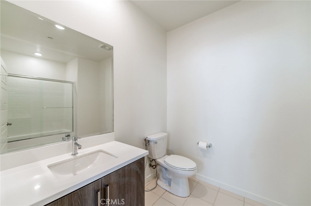 123 Cadence Property Photo 6