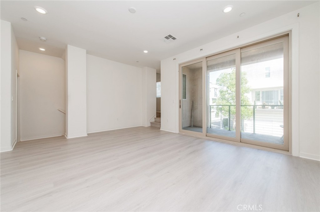 123 Cadence Property Photo 8