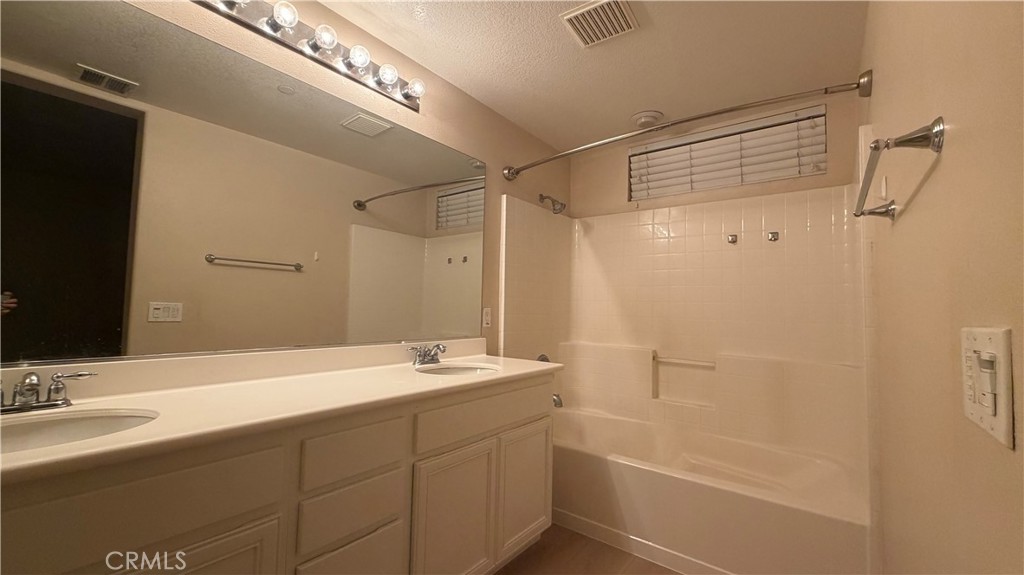 26049 Iris C Property Photo 10