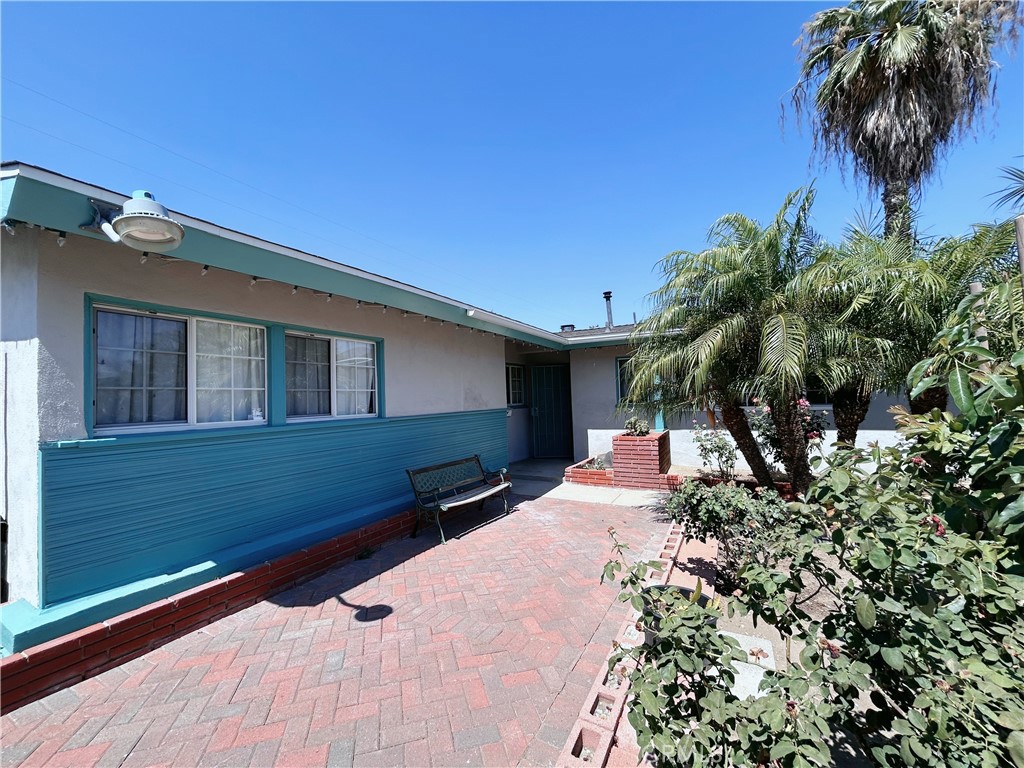 911 E La Verne Ave 1 Property Photo 2
