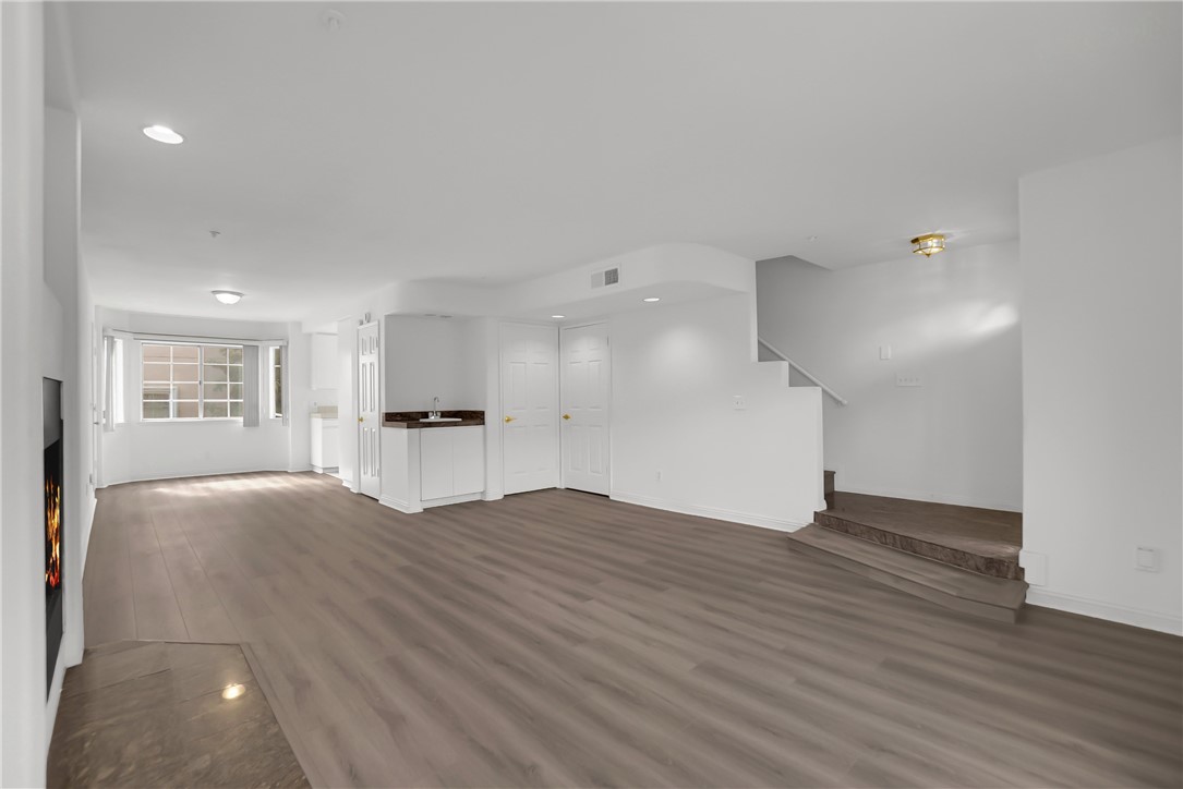 821 N Garfield Avenue 3 Property Photo 3