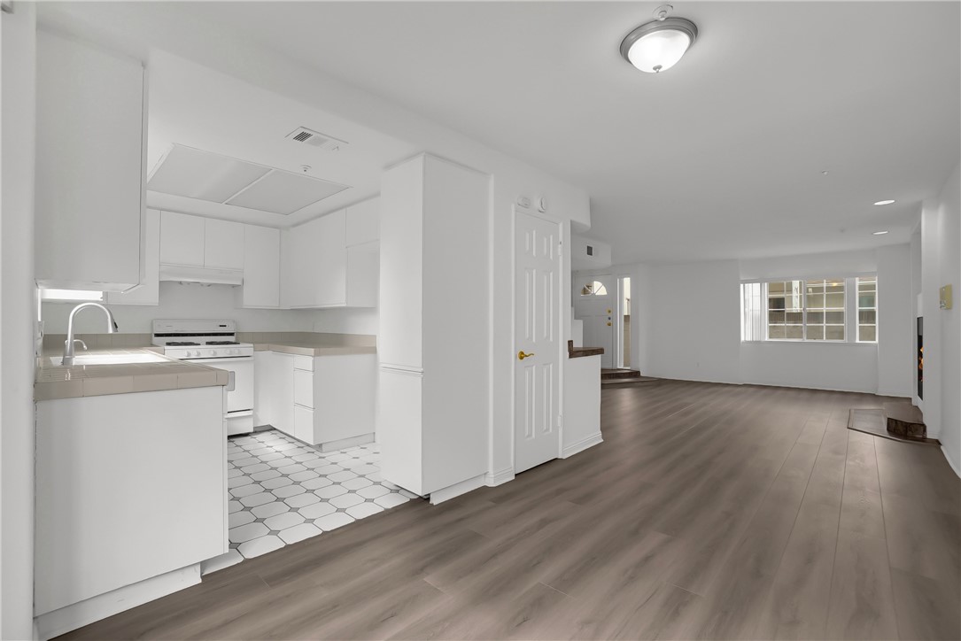 821 N Garfield Avenue 3 Property Photo 6