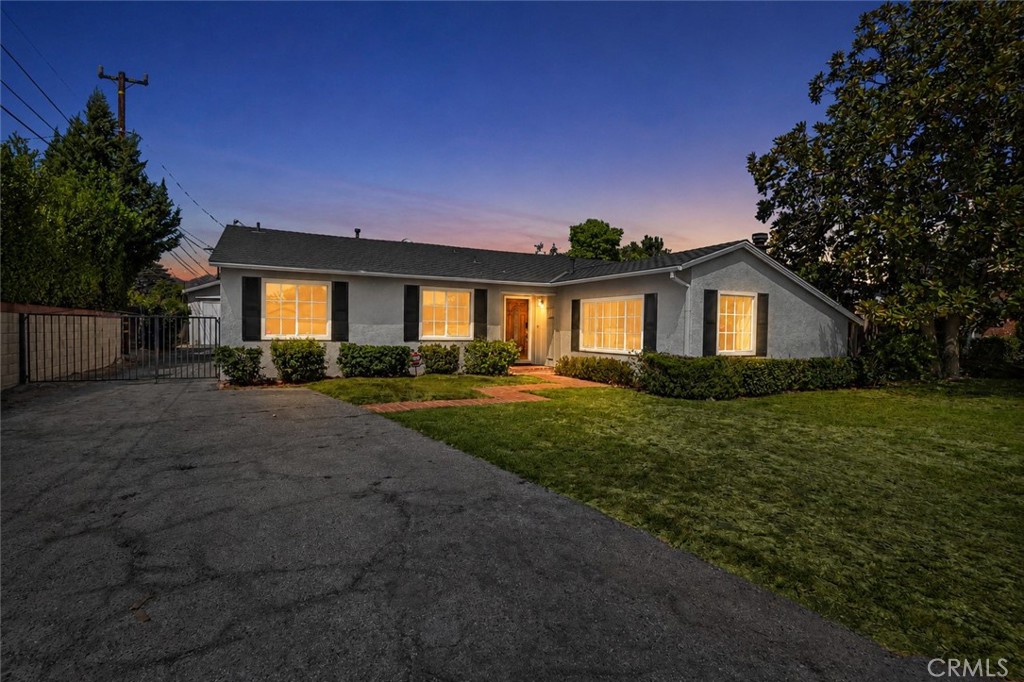 151 E Wistaria Property Photo 1
