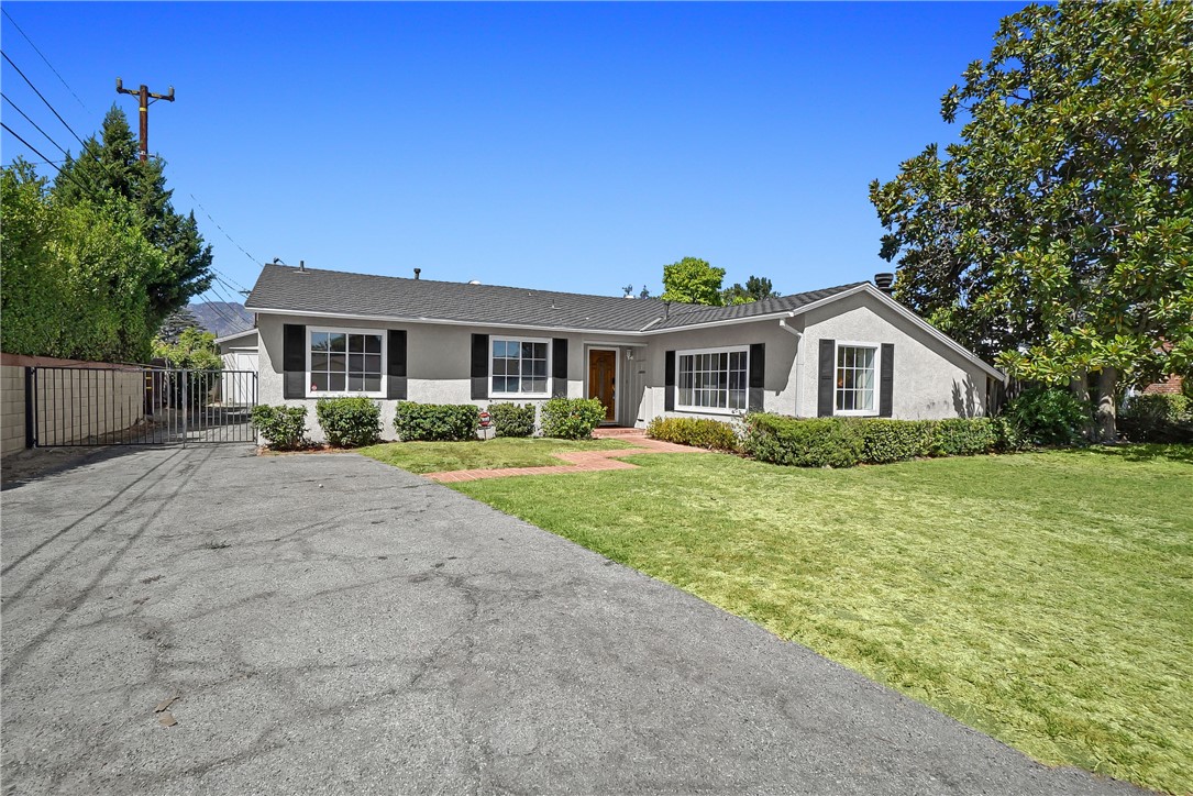 151 E Wistaria Property Photo 2