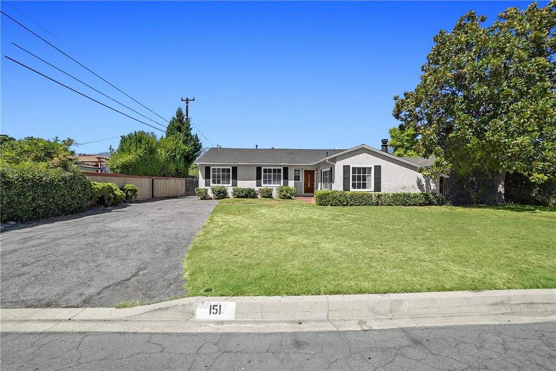151 E Wistaria Property Photo 3