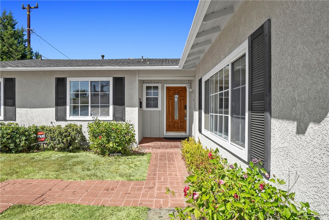 151 E Wistaria Property Photo 4