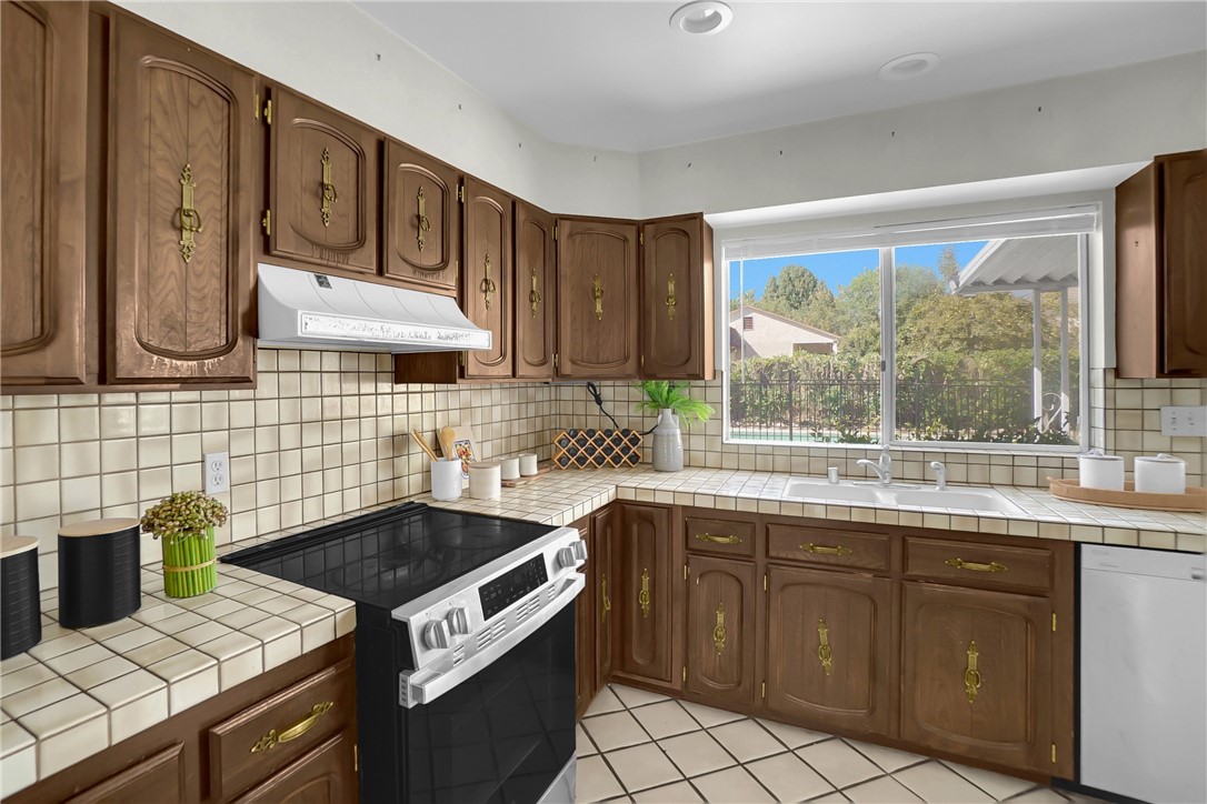 151 E Wistaria Property Photo 11