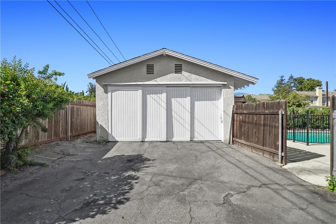151 E Wistaria Property Photo 33