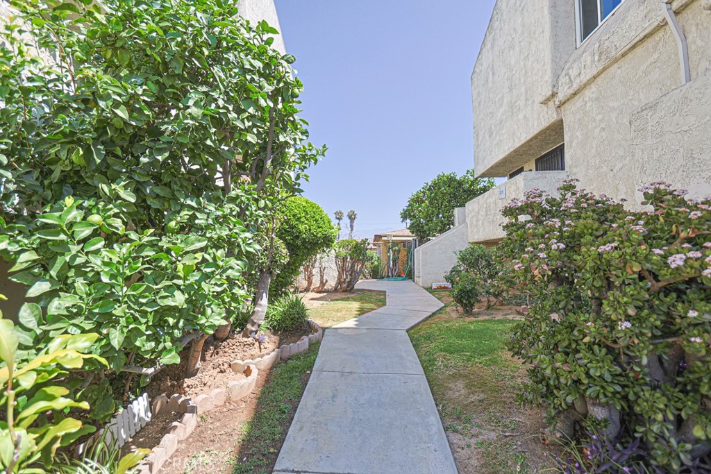 332 Pomelo Avenue B Property Photo 3