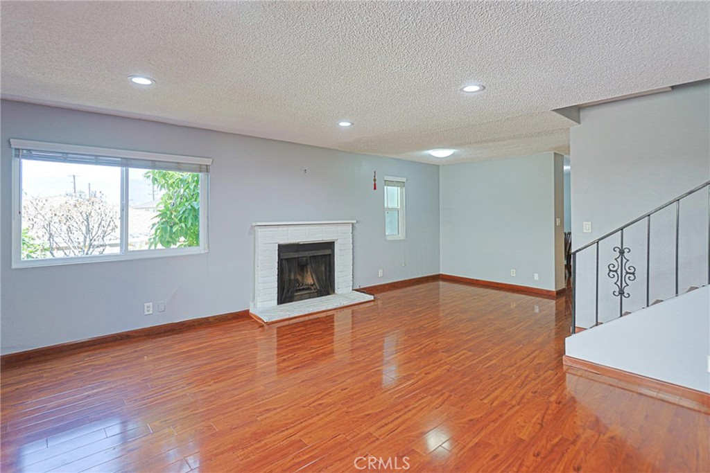 332 Pomelo Avenue B Property Photo 6
