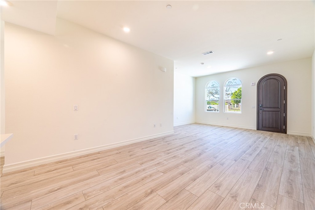160 N New Ave 4 Property Photo 11