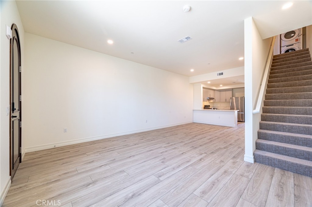 160 N New Ave 4 Property Photo 12