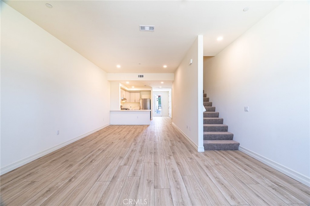 160 N New Ave 4 Property Photo 13