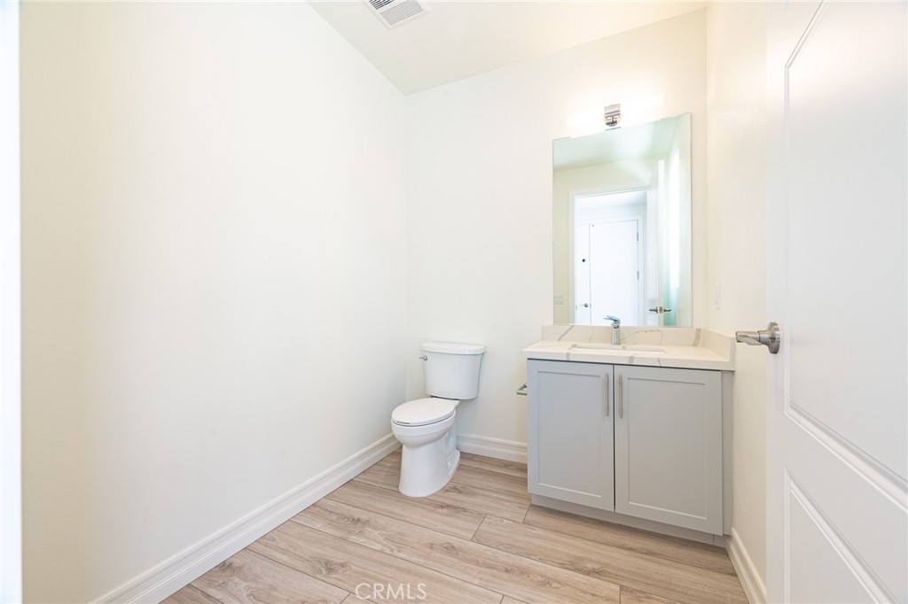 160 N New Ave 4 Property Photo 14