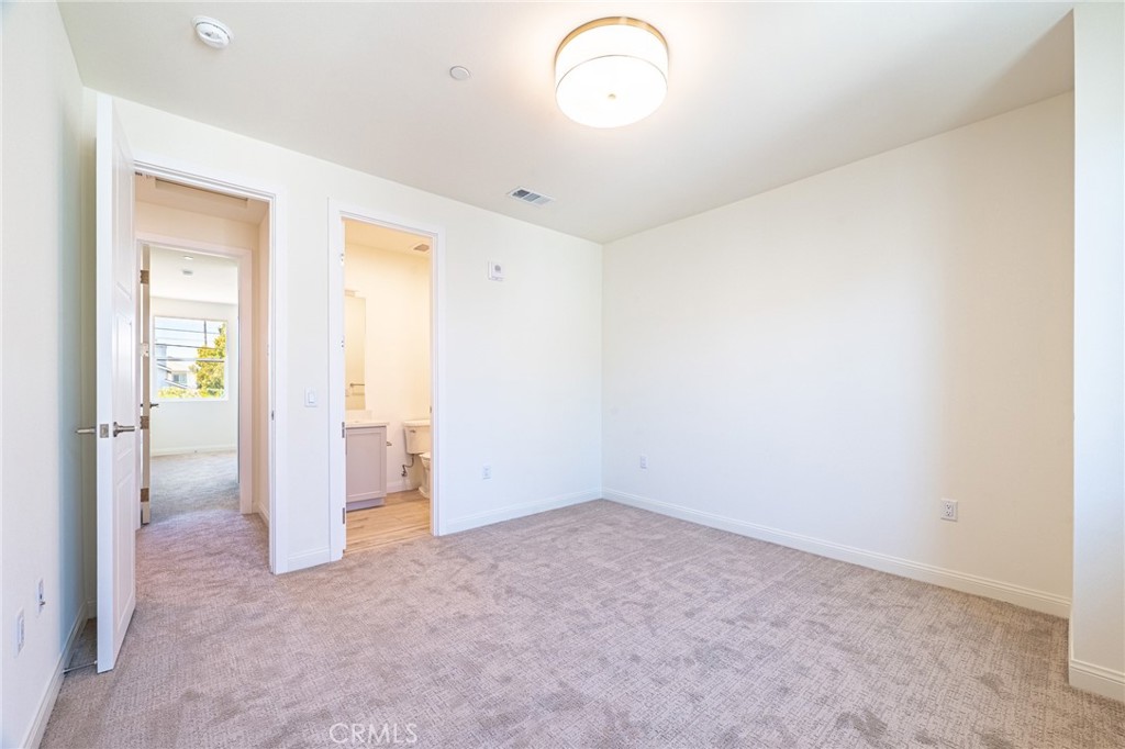 160 N New Ave 4 Property Photo 19