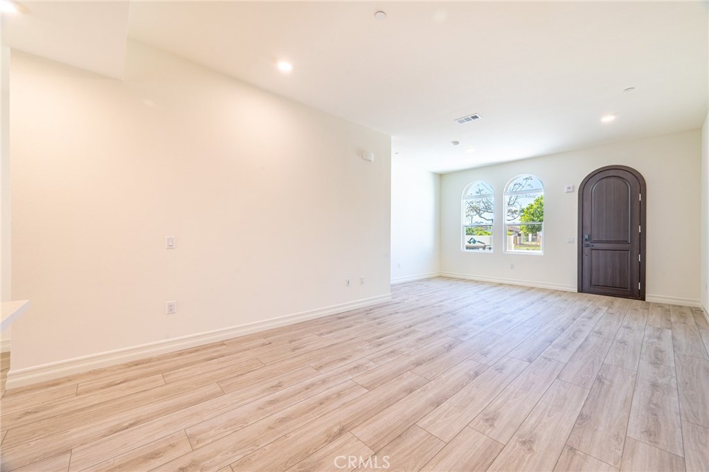 150 N New Ave 5 Property Photo 11