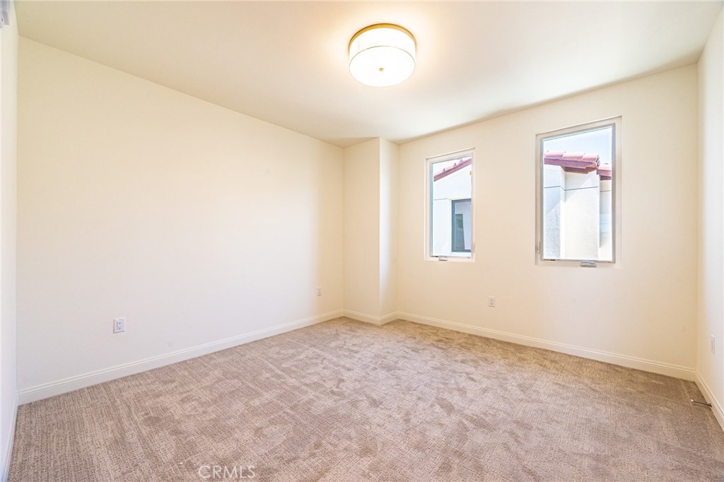 150 N New Ave 5 Property Photo 20