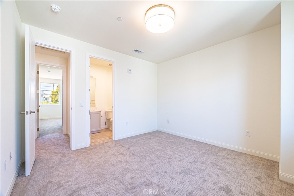 180 N New Ave 4 Property Photo 18