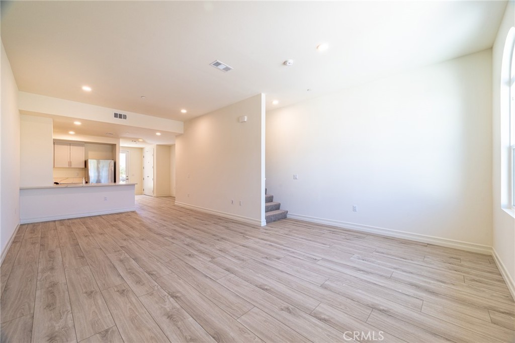 180 N New Ave 4 Property Photo 23