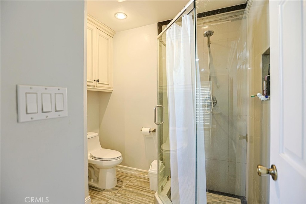 313 E 11th Property Photo 30