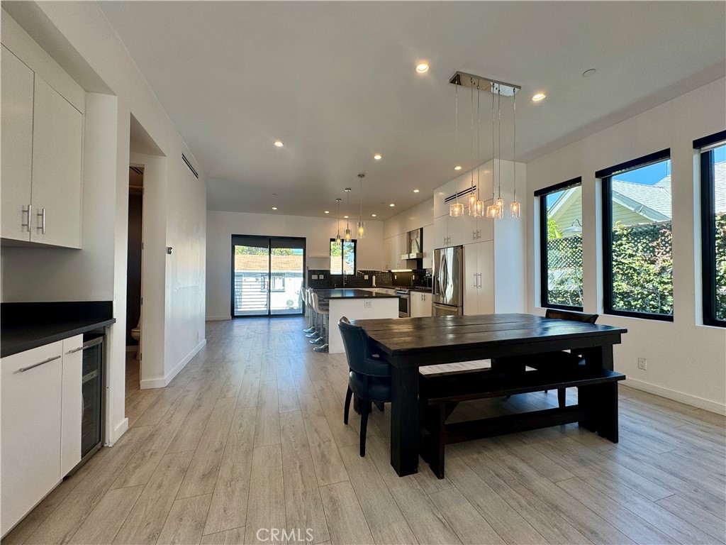 143 N Ardmore Avenue Property Photo 3