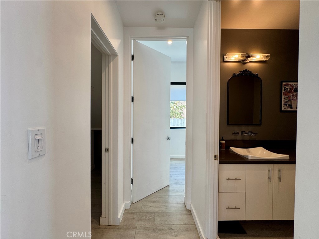 143 N Ardmore Avenue Property Photo 9