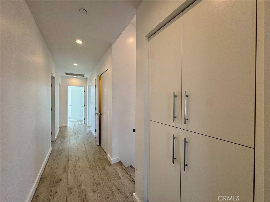 143 N Ardmore Avenue Property Photo 14