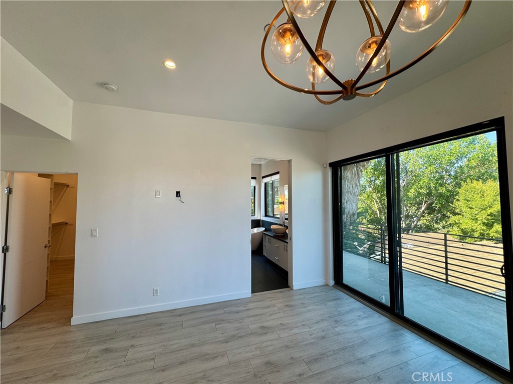 143 N Ardmore Avenue Property Photo 16