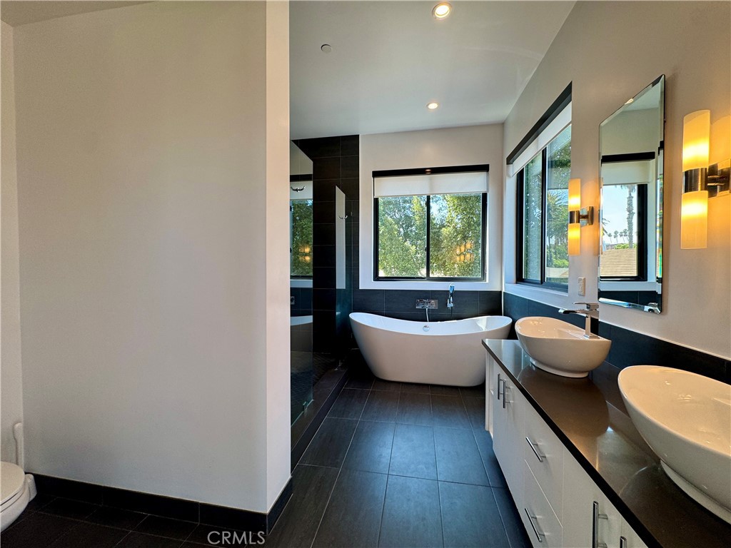 143 N Ardmore Avenue Property Photo 17