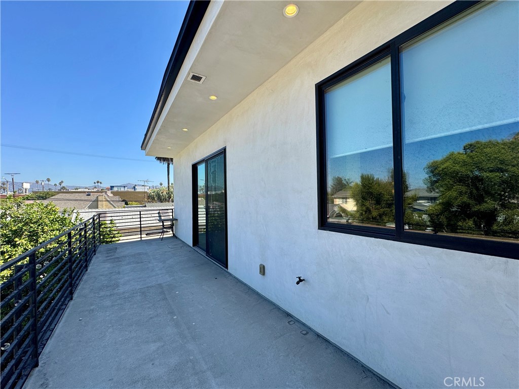 143 N Ardmore Avenue Property Photo 18