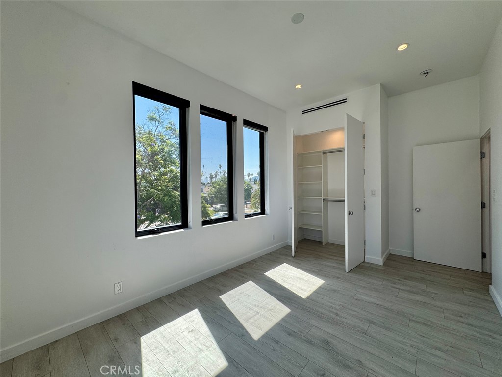 143 N Ardmore Avenue Property Photo 19