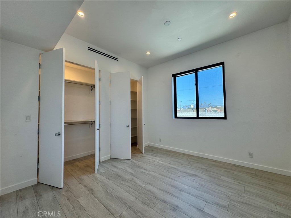 143 N Ardmore Avenue Property Photo 21
