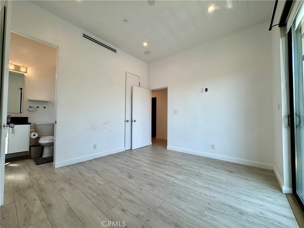 143 N Ardmore Avenue Property Photo 22