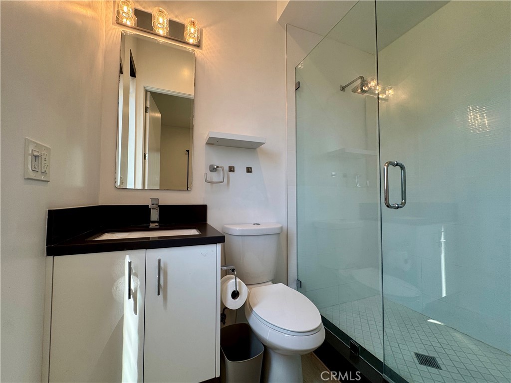 143 N Ardmore Avenue Property Photo 23