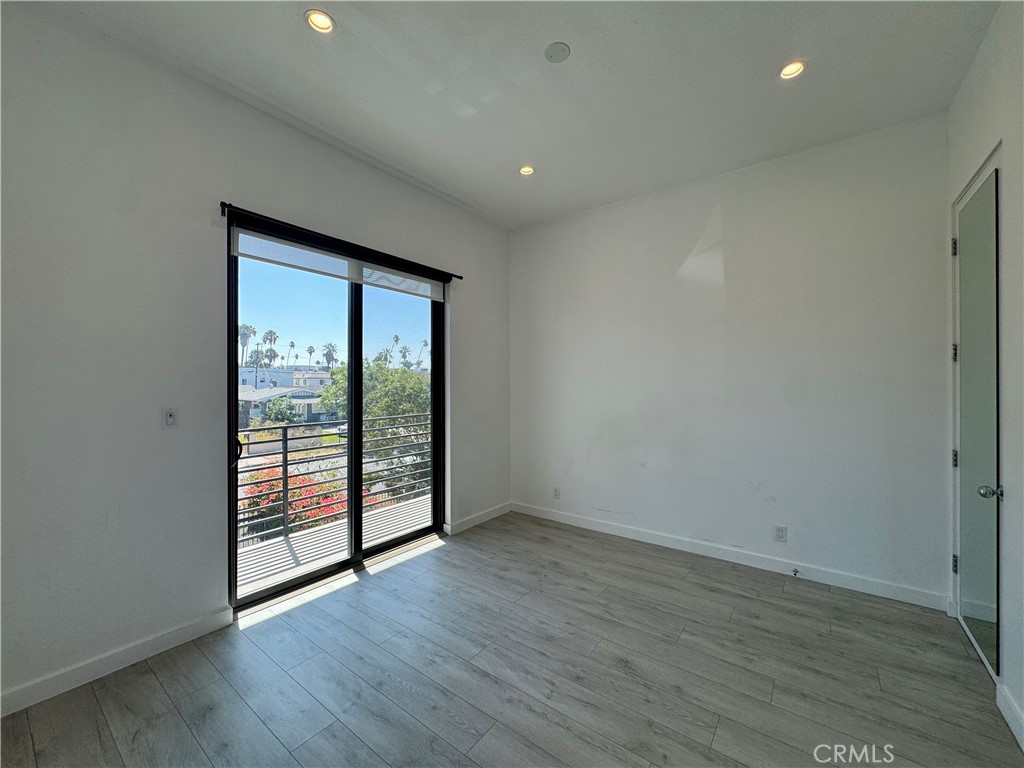 143 N Ardmore Avenue Property Photo 24