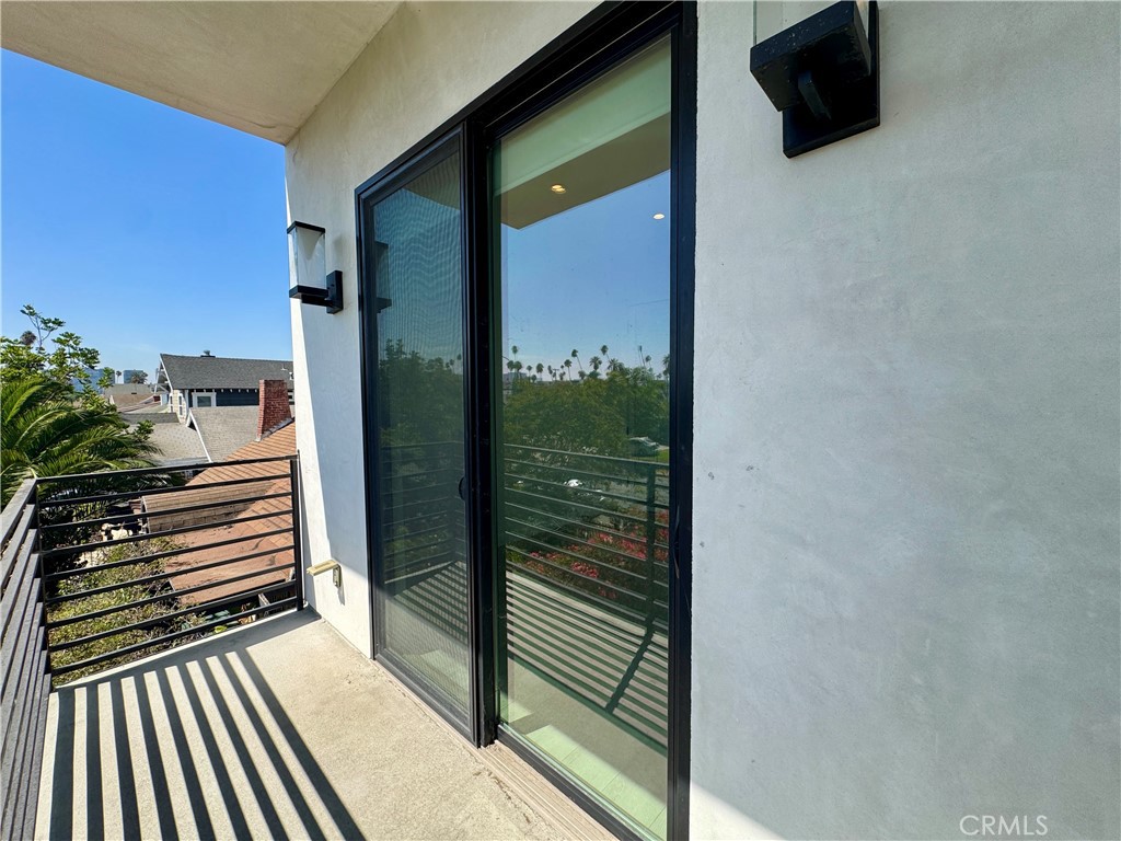 143 N Ardmore Avenue Property Photo 25